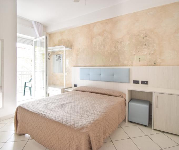 hotelgiuliocesarecattolica it camere 027