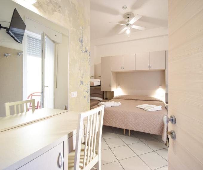 hotelgiuliocesarecattolica it camere 020
