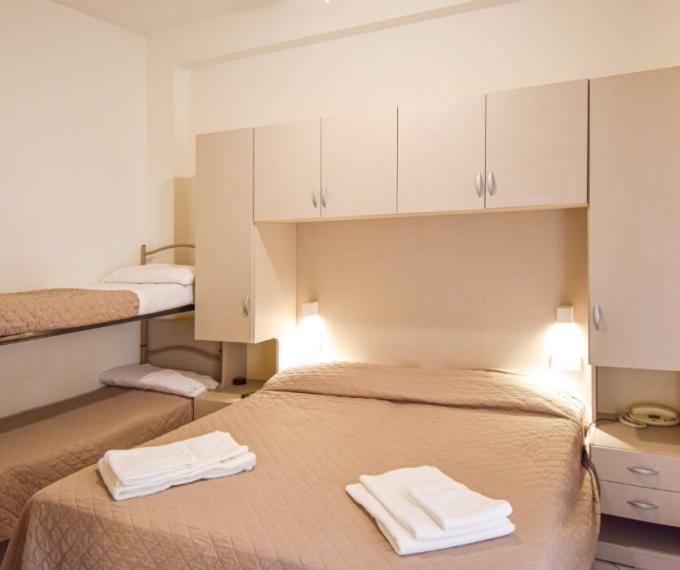 hotelgiuliocesarecattolica it camere 021
