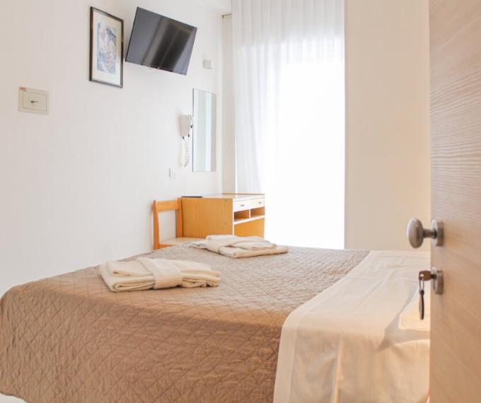 hotelgiuliocesarecattolica it camere 019